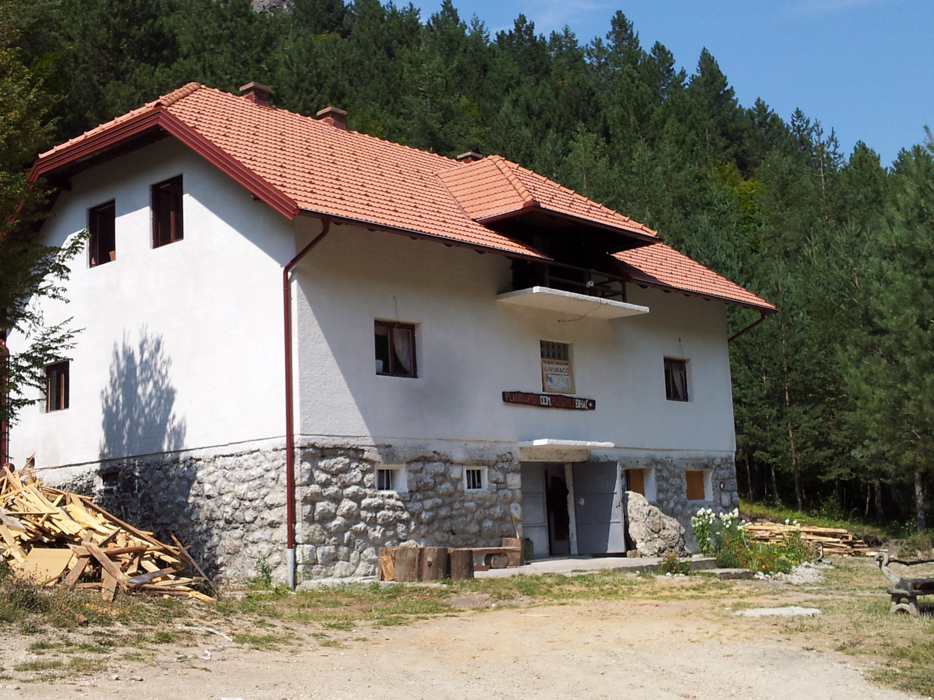 Rekonstrukcija krova Planinarskog doma Pljesevica