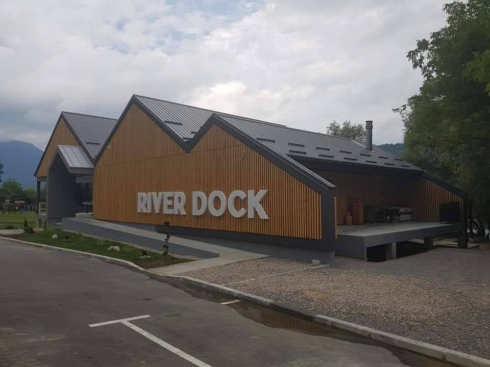 Poslovni objekat/ River Dock Ripac